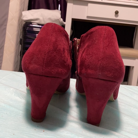 Women’s heels, never worn in excellent shape. - Picture 4 of 4